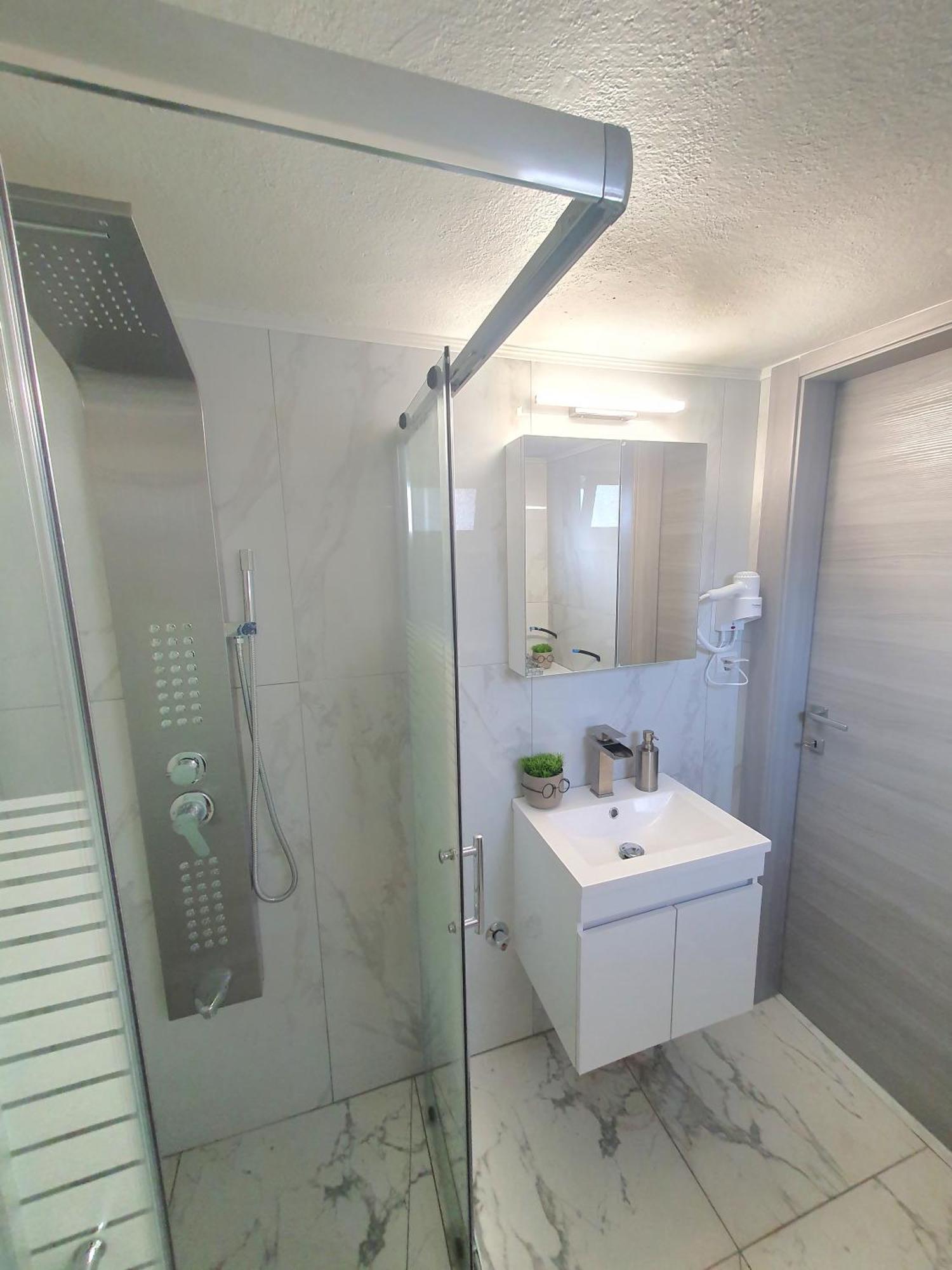 Riviera Penthouse Apartment Palaiontsiflikion Luaran gambar
